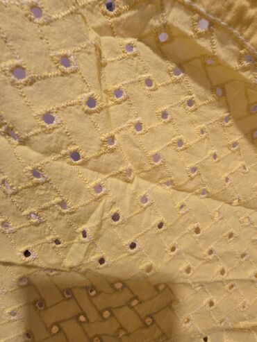 Qadın şalvarları: Bu dəstə müxtəlif üslublu dörd qadın şalvarı və bir qara ətək — 42