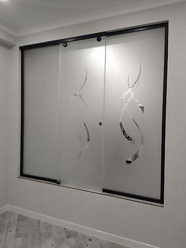 Душевые перегородки и ограждения: Душевая кабина, перегородка. душевая перегородка, закалённое стекло — 13