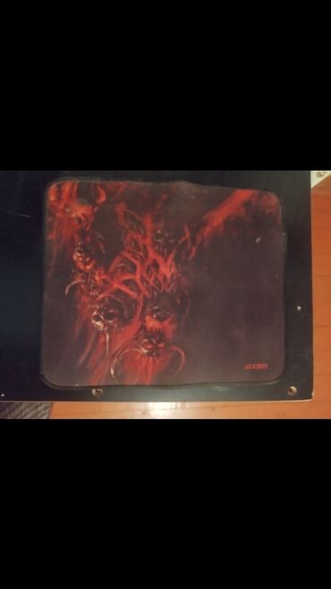 Адаптеры питания для ноутбуков: Fərqli qırmızı abstrakt dizayna malik düzbucaqlı mouse pad. Oyunçular
