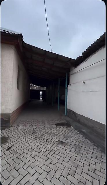 Продажа коттеджей и домов: Дом в центре. Земельный участок 4 сотки. - Кирпичный одноэтажный дом — 4