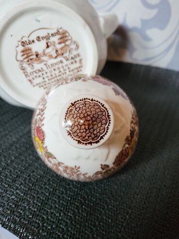 Čajnici: Bokal engleski Royal Rudor Ware iz 70ih. Bokal rucno graviran pa na lalafo.rs — 11 Čajnici: Bokal engleski Royal Rudor Ware iz 70ih. Bokal rucno graviran pa — 11