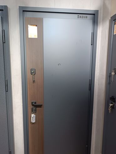 Двери для домов и квартир: Продается входные город Токмок на базаре на против ресторана МИК — 20