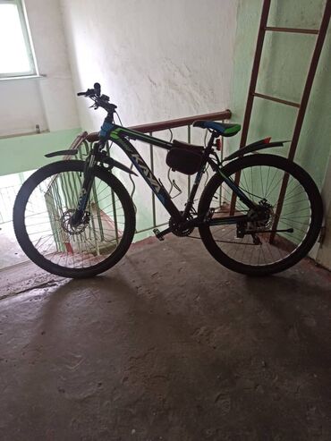 велосипед большой: Велосипед скоростной,в отличном состоянии.Рама-19,колеса-29. Не