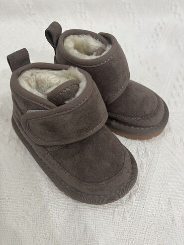 Детская обувь: Новые угги детские Бежевый цвет . Размер 22, подходит 1-1,3 Цена