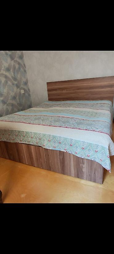 inter tekstil sumqayit: Taxt satılır yaxşı vəziyyətdədir.Üstündə matras və yun döşək — 1