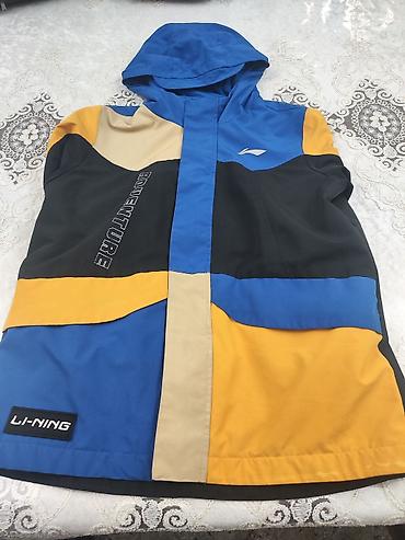 lining куртки: Куртка Li-Ning 3-в-1 с капюшоном - Бренд: Li-Ning (нашивка на подоле — 1