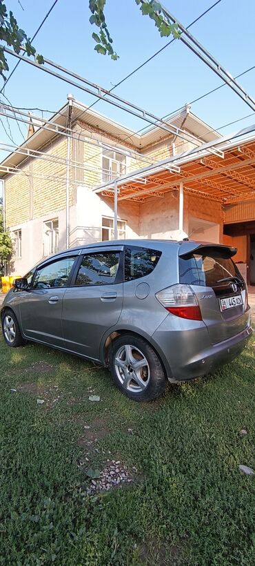бампер на хонда жаз: Honda Jazz (Fit) — 5‑дверный хэтчбек серого цвета. Основные