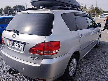 Toyota Avensis Verso: 2003 г., 2 л, Механика, Дизель, Минивэн