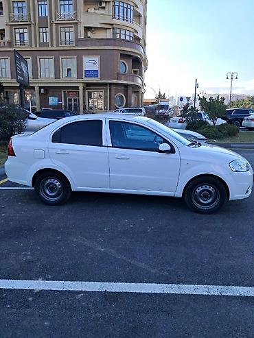 aveo ekran: Chevrolet Aveo: 1.4 l | 2010 il 100 km Sedan — 5