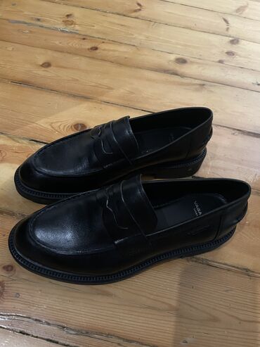 обувь мужские: Женские лоферы Vagabond, не подошли по размеру, новые, ни разу не