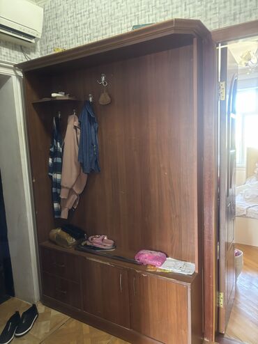 i̇şlənmiş qapı: Dolablar