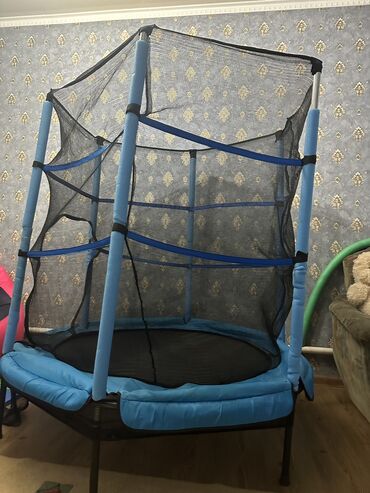 Другая детская мебель: Батут мягкий Брали за 8000 Отдаем за 5000 Почти новый Много не