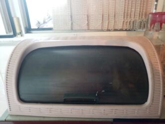 suse saxlama qablari: Plastik çörək qutusu - Material: möhkəm plastik korpus - Rəng: açıq