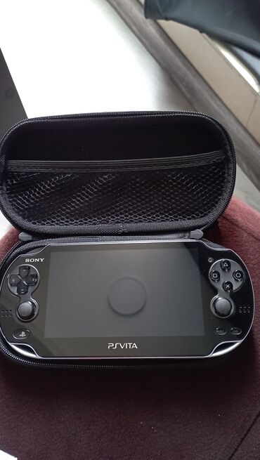 PS Vita (Sony Playstation Vita): 4 gb yadaş karti 1 oyun karti zaryatniki hec bir problemi yoxdur əleqe