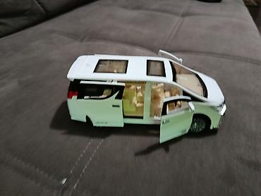 Модели автомобилей: (минивэн/кроссвэн) в масштабе приблизительно 1:24– цвет белый — 9