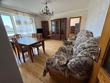 8 mikrorayon: Kiraye ev_tibb unversetine yaxin 9/7 mertebesinde 4 otaqli ev 900 azn — 6