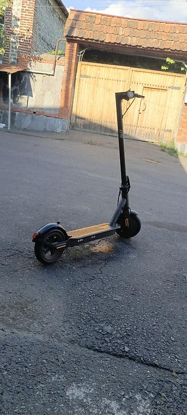 explore viva samokatlar: Riley elektrik skuter - Rəng: qara, narıncı detallarla - Güclü ön far — 6