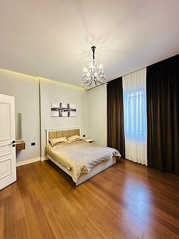 дом с бассейном: 130 м², 4 комнаты, С бассейном, Канализация, Комби, Газ — 10
