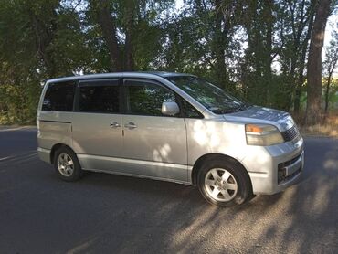 sprinter 2003: Toyota Voxy: 2003 г., 2 л, Автомат, Бензин, Минивэн