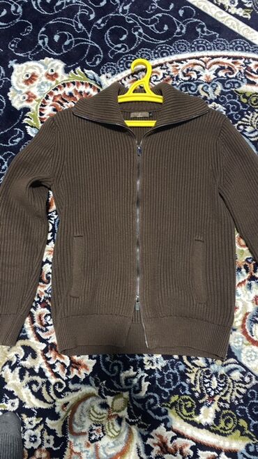 %D0%B2%D0%B8%D0%BD%D1%82%D0%B0%D0%B6%D0%BD%D1%8B%D0%B5 %D0%BE%D0%B4%D0%B5%D0%B6%D0%B4%D1%8B: Мужская вязаная кофта-кардиган на молнии - Цвет: темно‑коричневый -