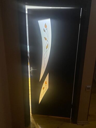 Qızdırıcı və isidicilər: İşlənmiş Otaq qapısı Plintus ilə, Zəmanətsiz, Ünvandan götürmə