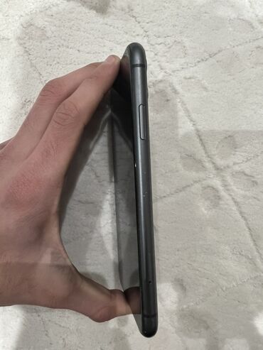 Apple iPhone: IPhone 11, 64 GB, Qara, Face ID — 4