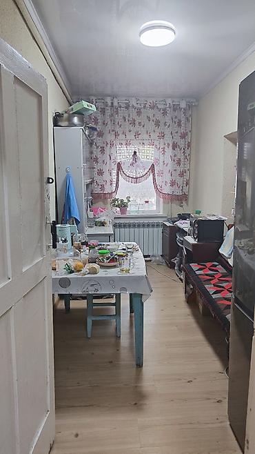 Продажа коттеджей и домов: Продаётся 3,5 СОТКИ, угловой дом в центре Каракол. Сугубо под бизнес — 8