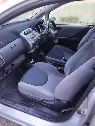 ford transit 2003: Honda Fit: 2001 г., 1.3 л, Автомат, Бензин, Хэтчбэк — 4