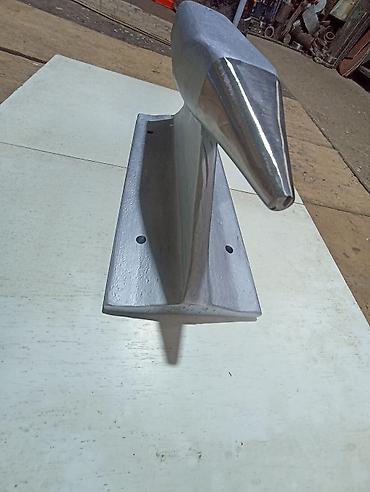 grisko: Nakovanj dužine 30 cm visine 14, 5 cm, stopa 12 cm x 30 cm, gornja — 4