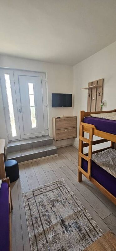 Dugoročno: Nameštena soba/studio za izdavanje - Kompaktni stan sa francuskim — 2