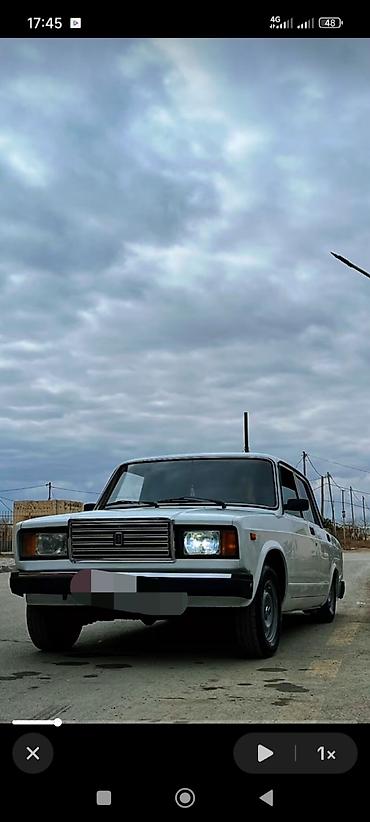 w211 radiator: Satılır klassik VAZ 2107 sedan. Avtomobil ağ rəngdədir və klassik — 1