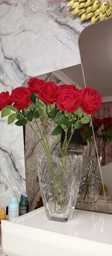 gul sekilleri ve adlari: Suni qizil guller 🌹7🌹eded.Qalin Matriali var yumaq olur heçne qopub