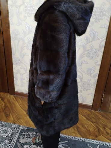 Шубы: Шуба из норки с капюшоном, темно‑шоколадный оттенок. Размер 44 тушот — 6