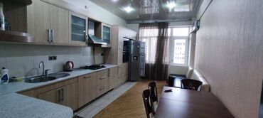 Uzunmüddətli kirayə mənzillər: Nəsimi rayonu Abdulvahab Salamzadə küçəsində (8 Noyabr metrosunun — 2