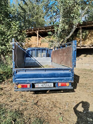 движок на пассат: Грузовой пикап Hyundai Porter темно-синего цвета с откидными бортами
