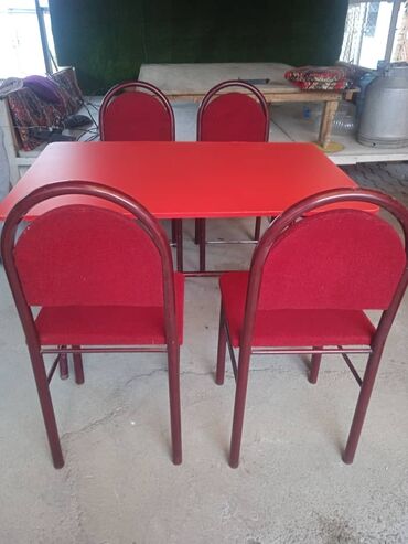 кухоный мебель: Стол, цвет - Красный, Б/у