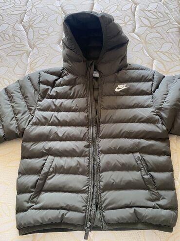 Üst geyimləri: Nike və Zara 13-14 yaşll uşaqlar üçün qış gödəkçələri Hər bir gödəkçə