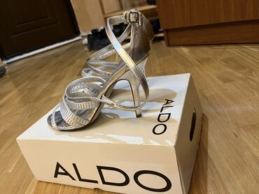 Basanoşka və səndəllər: Aldo, Ölçü: 39, rəng - Gümüşü, İşlənmiş