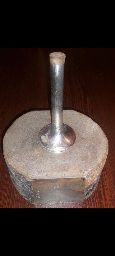 Digər alət dəstləri: Dairəvi daş əsaslı, metaldan hazırlanmış. Cilalanmış metaldandır