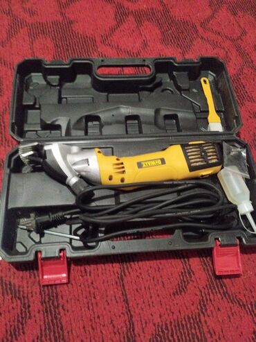 дамская сумка: Электрическая машинка для стрижки овец DeWalt в пластиковом кейсе