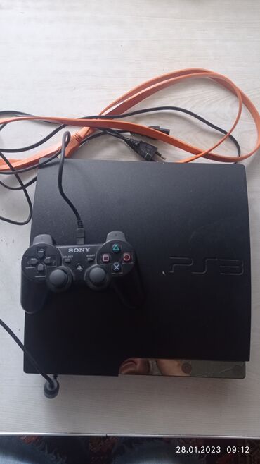 PS3 (Sony PlayStation 3): Продается игровая приставка PS-3 и один джойстик. Хорошего качества