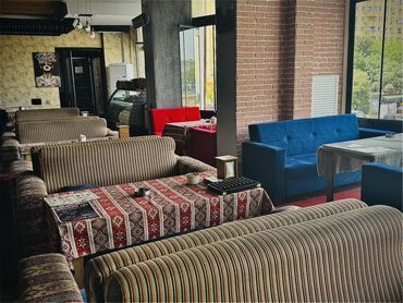 Restoran, kafelər: - Yumşaq divan dəstləri: 2 və 3 nəfərlik Qabaq Masası İlə birgə dəst — 8