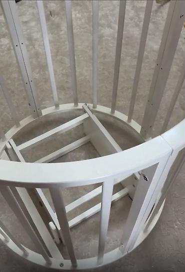 Beşiklər: Oval formalı ağ uşaq beşiyi və uyğun döşək dəsti - Material: ağ — 6