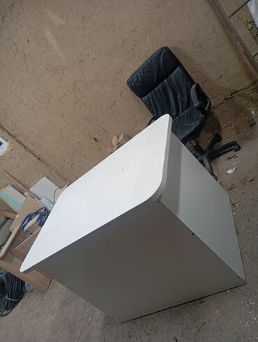 ящик для документов: Офисный стол-стойка белого цвета - Компактная стойка/стол для