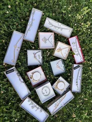 Bijuteriya dəstləri: GUESS brendinə aid zərgərlik aksesuarları dəsti kolleksiyası. - — 4