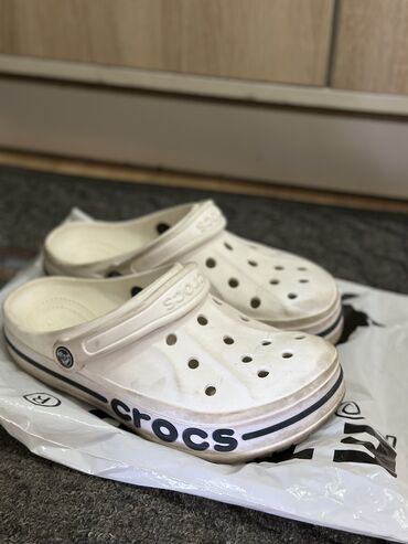 шлепки 39 размер: Босоножки, 40, Crocs, Б/у, цвет - Белый, Самовывоз, Платная доставка