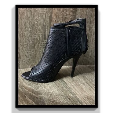 обувь новая: Ботильоны Sasha Fabiani 
Новый
Размер: 37
Цвет: чёрный