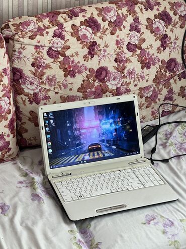 15.6 ekran: İşlənmiş Toshiba, 15 ", Intel Core i3, 1 TB, Ünvandan götürmə