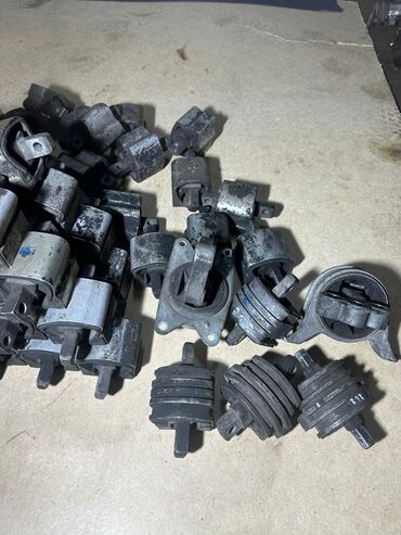 Подушки коробки передач: Подушка коробки передач Mercedes-Benz 2000 г., Б/у, Оригинал, Германия — 8