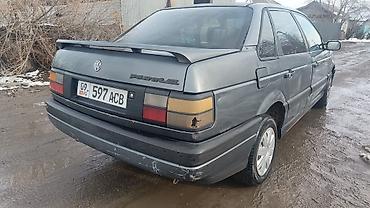 Volkswagen: Volkswagen Passat: 1988 г., Седан — 3